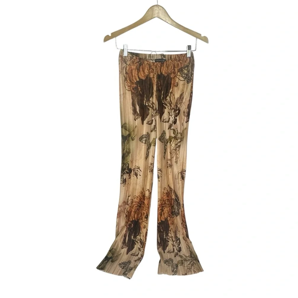 NEW PrettyLittleThing NUDE FLORAL PRINTED PLISSE MID RISE WIDE LEG PANTS 6 - Picture 5 of 13
